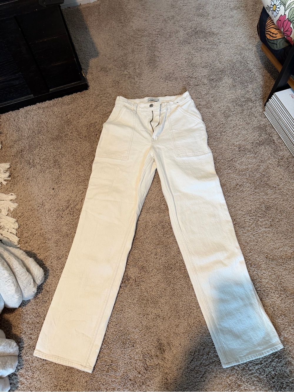 A&F curve love Women's Cream Straight-Leg Jeans